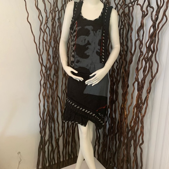 Tricotto Beautiful Sleeveless Designer Dress - Picture 2 of 14